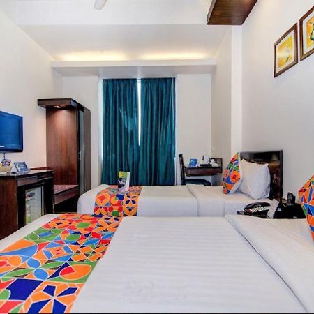 Hotel Rockland Panchsheel Enclave Нью-Дели Экстерьер фото