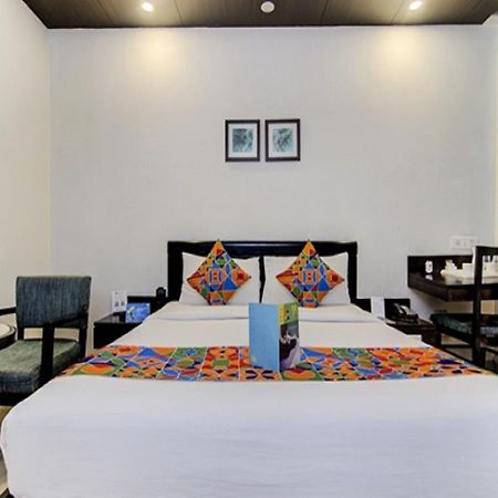 Hotel Rockland Panchsheel Enclave Нью-Дели Экстерьер фото
