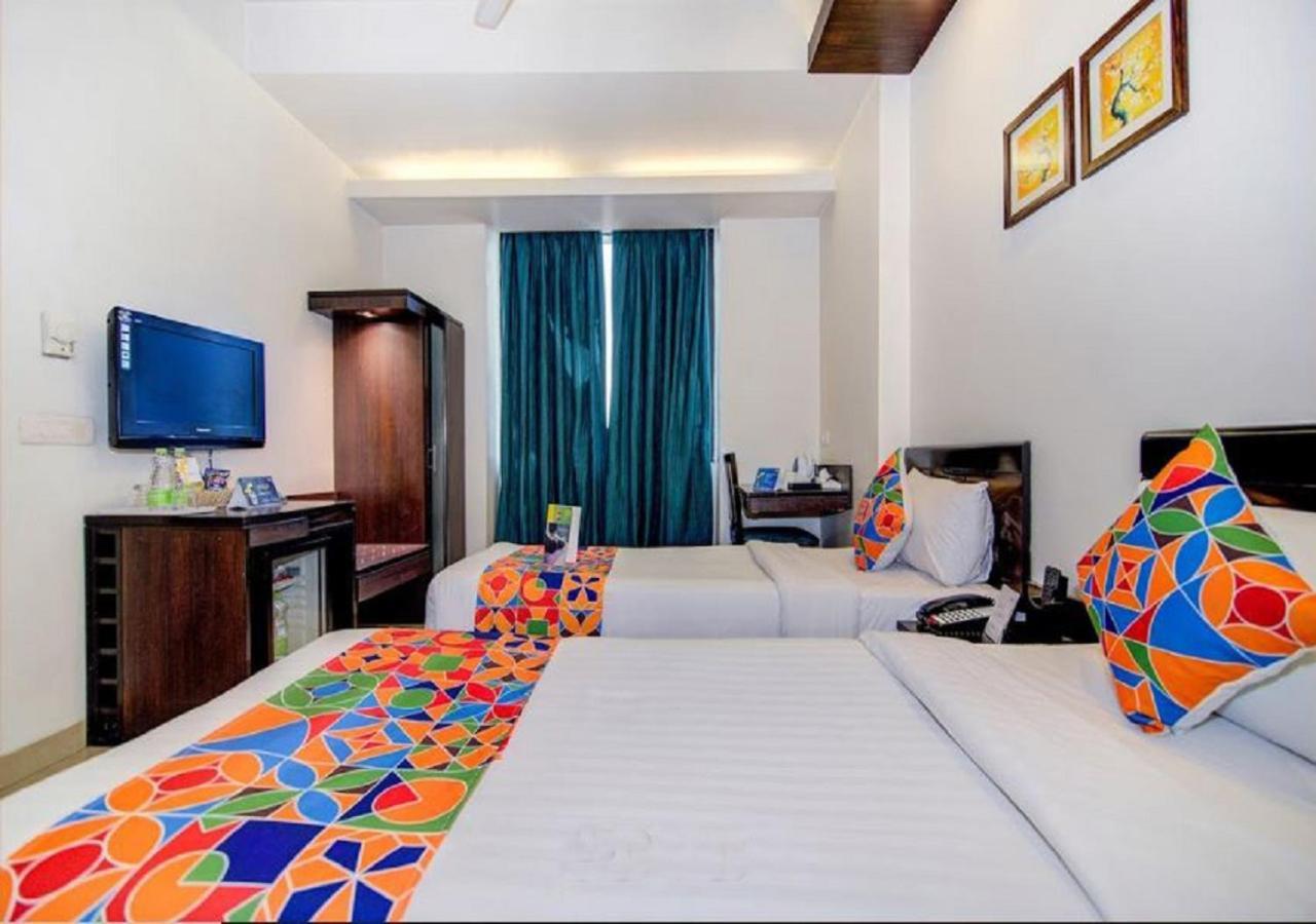 Hotel Rockland Panchsheel Enclave Нью-Дели Экстерьер фото