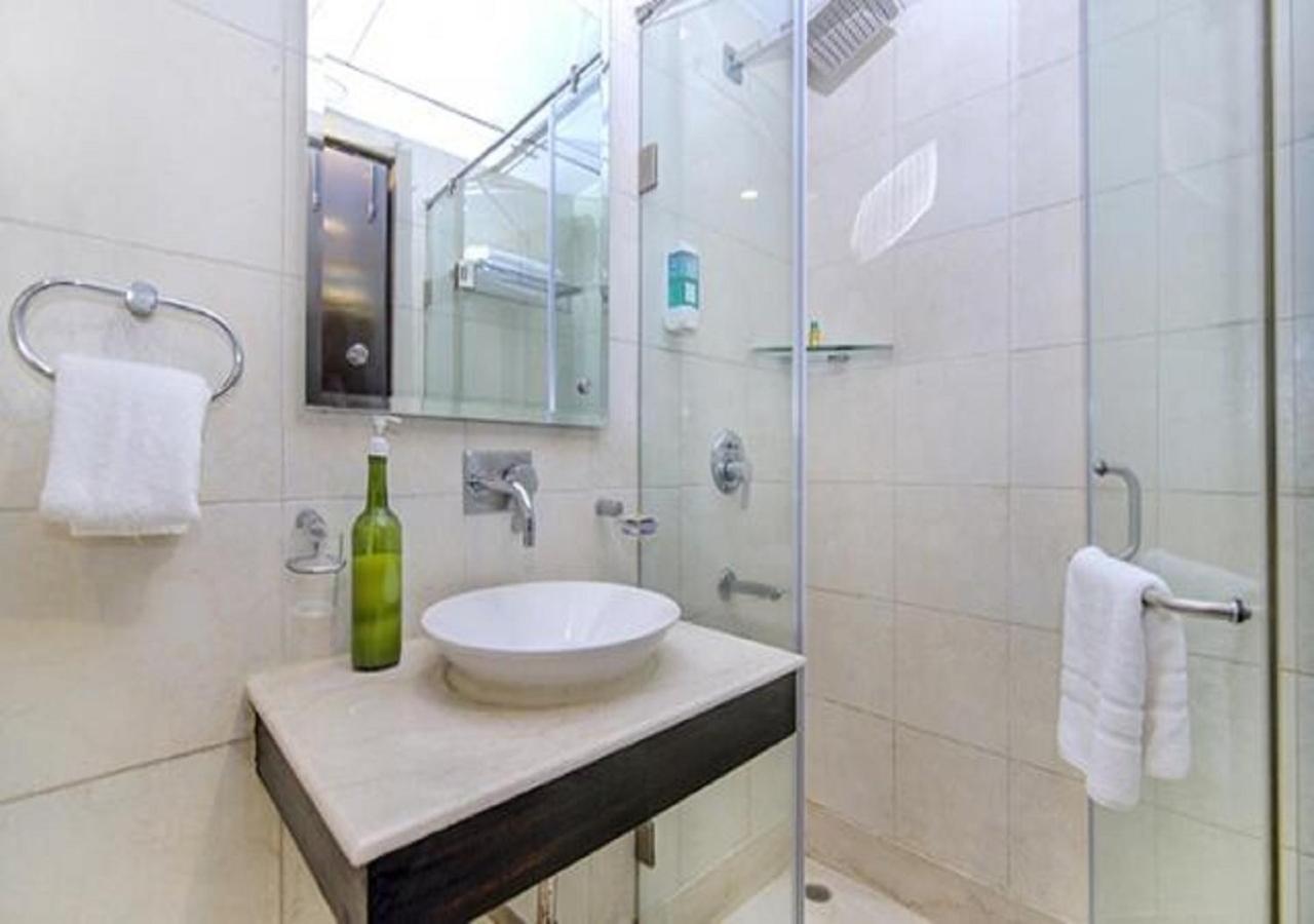 Hotel Rockland Panchsheel Enclave Нью-Дели Экстерьер фото