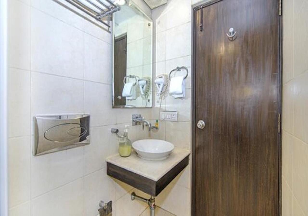 Hotel Rockland Panchsheel Enclave Нью-Дели Экстерьер фото