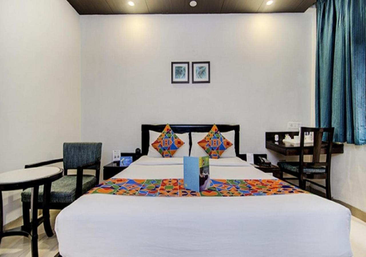 Hotel Rockland Panchsheel Enclave Нью-Дели Экстерьер фото