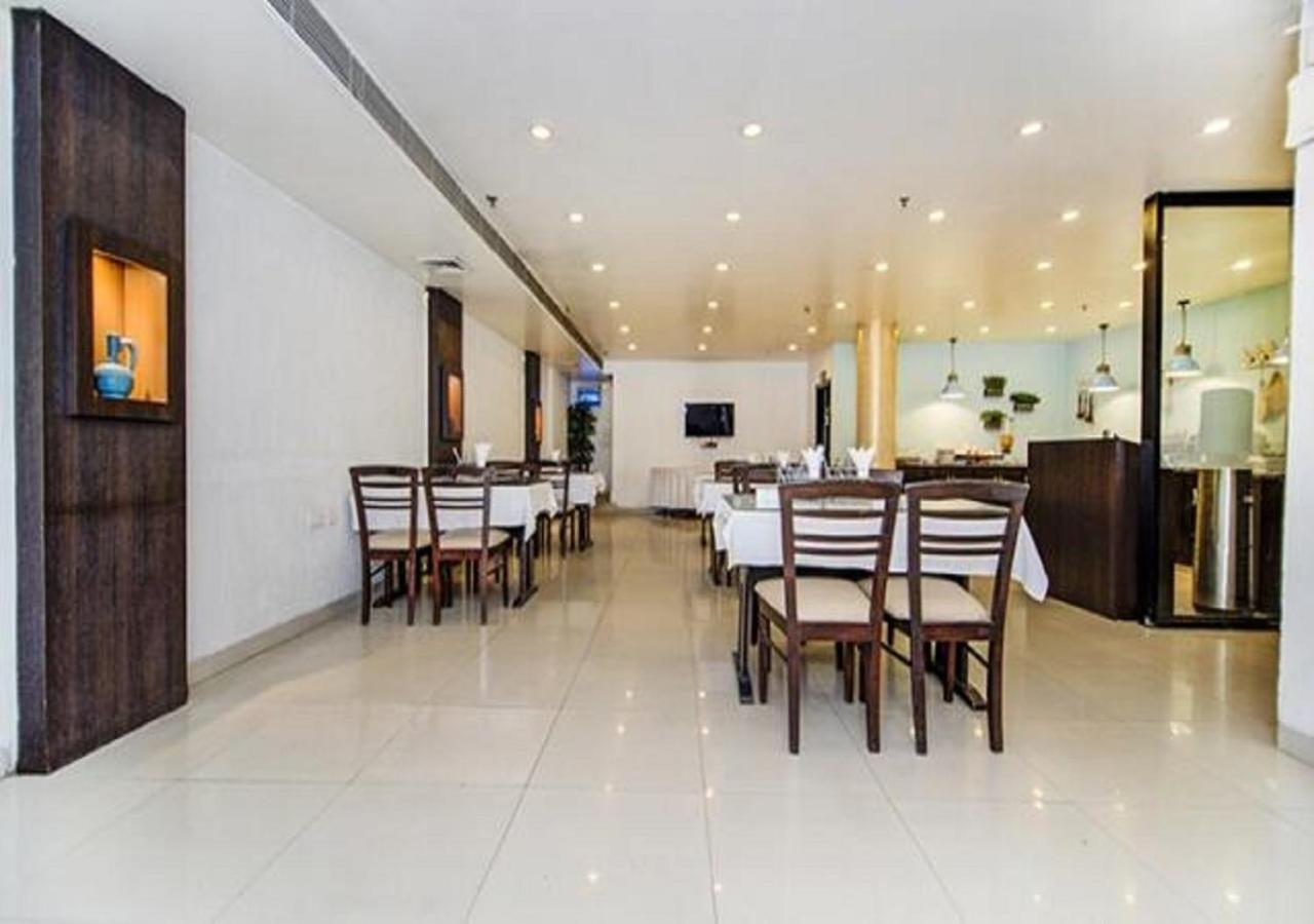 Hotel Rockland Panchsheel Enclave Нью-Дели Экстерьер фото