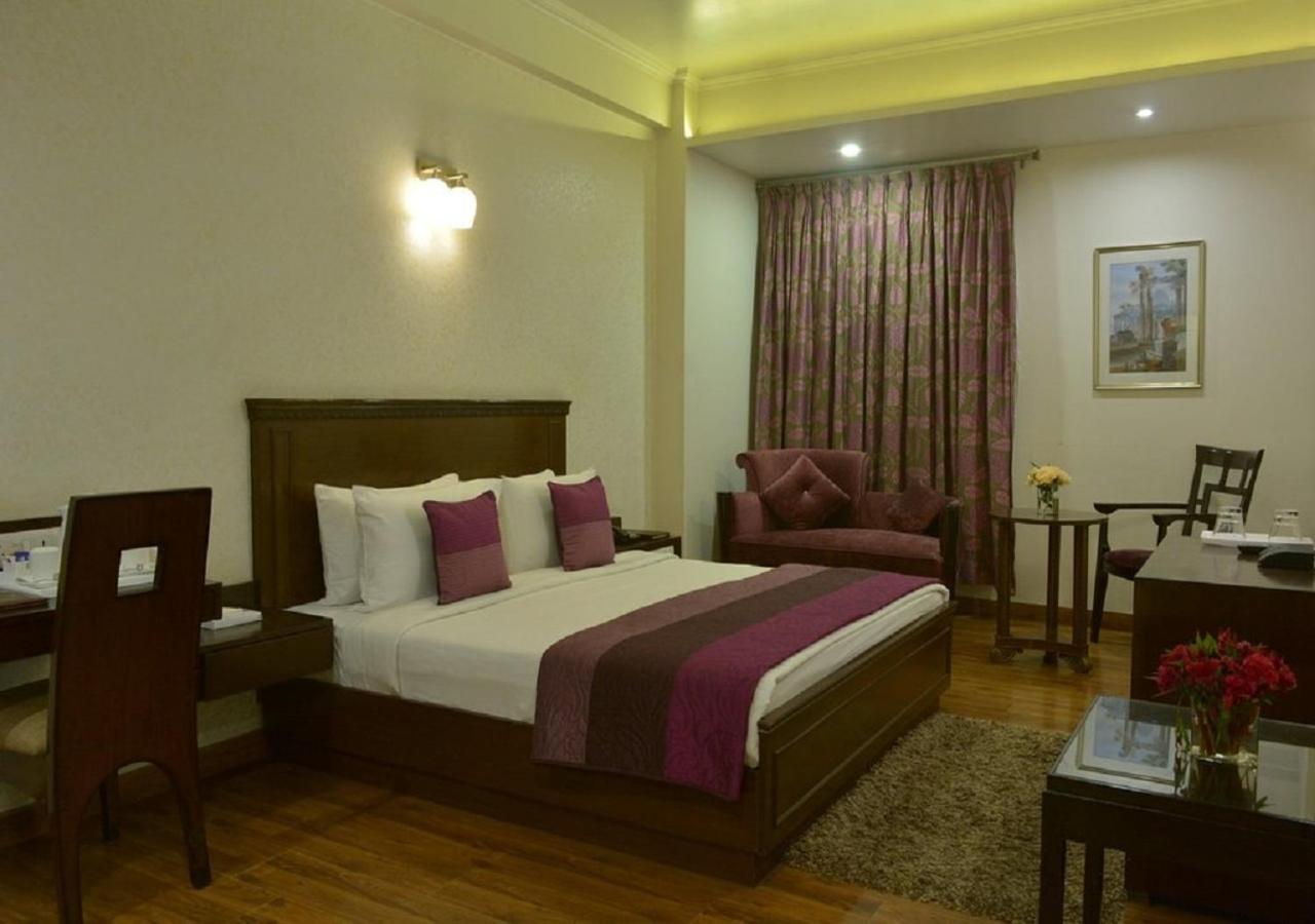 Hotel Rockland Panchsheel Enclave Нью-Дели Экстерьер фото