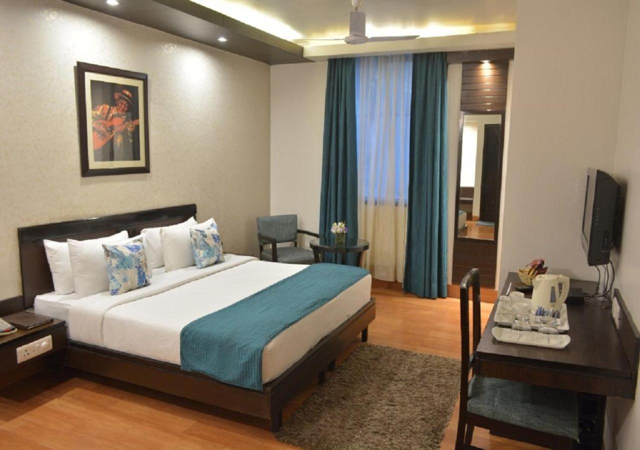 Hotel Rockland Panchsheel Enclave Нью-Дели Экстерьер фото